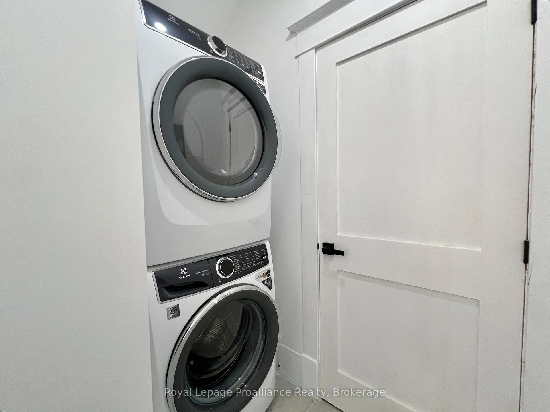 Photo 7 of Unit B, 220 Foster Avenue, Belleville, Belleville Ward — HOMEH
