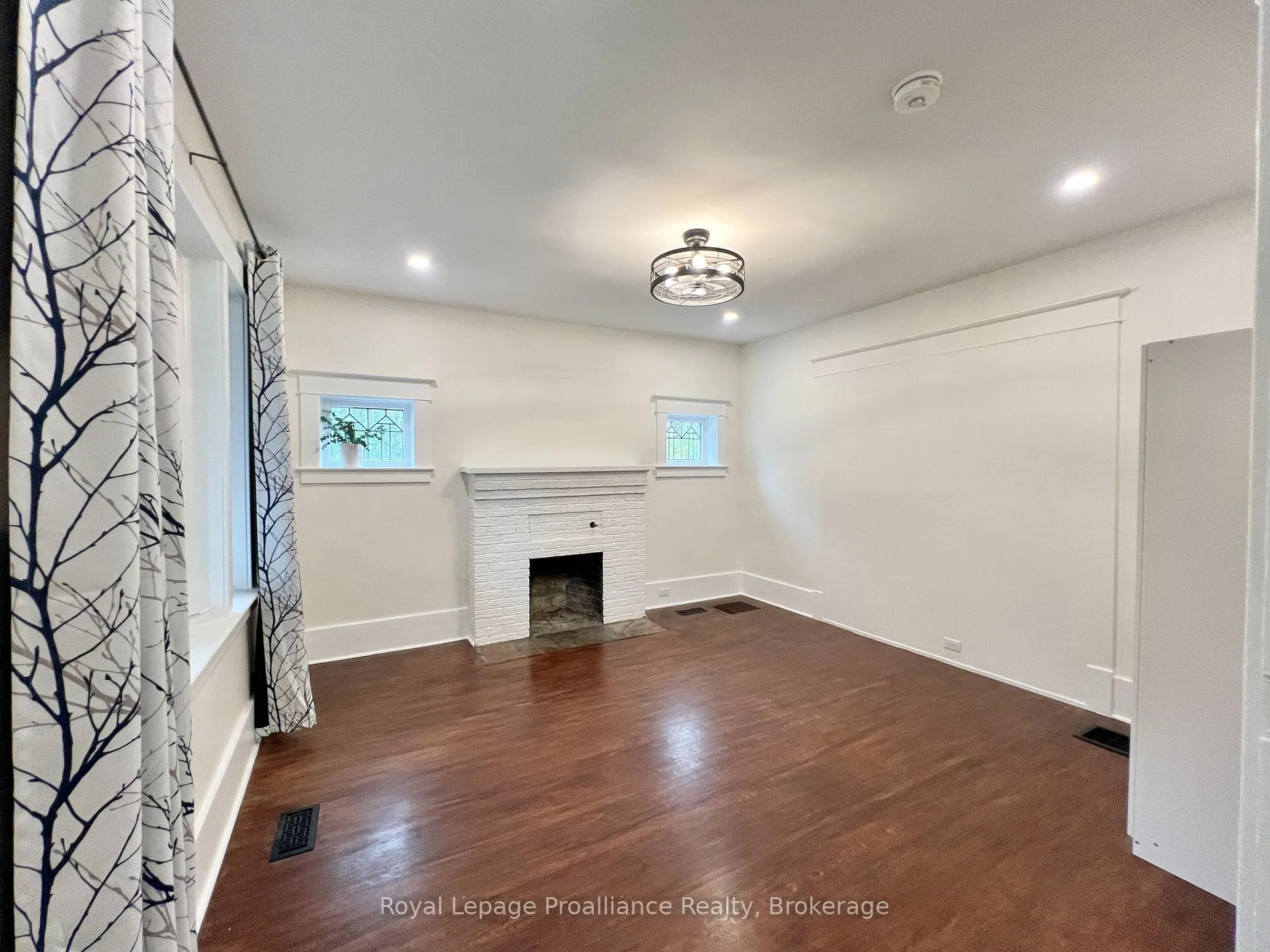 Photo 8 of Unit B, 220 Foster Avenue, Belleville, Belleville Ward — HOMEH