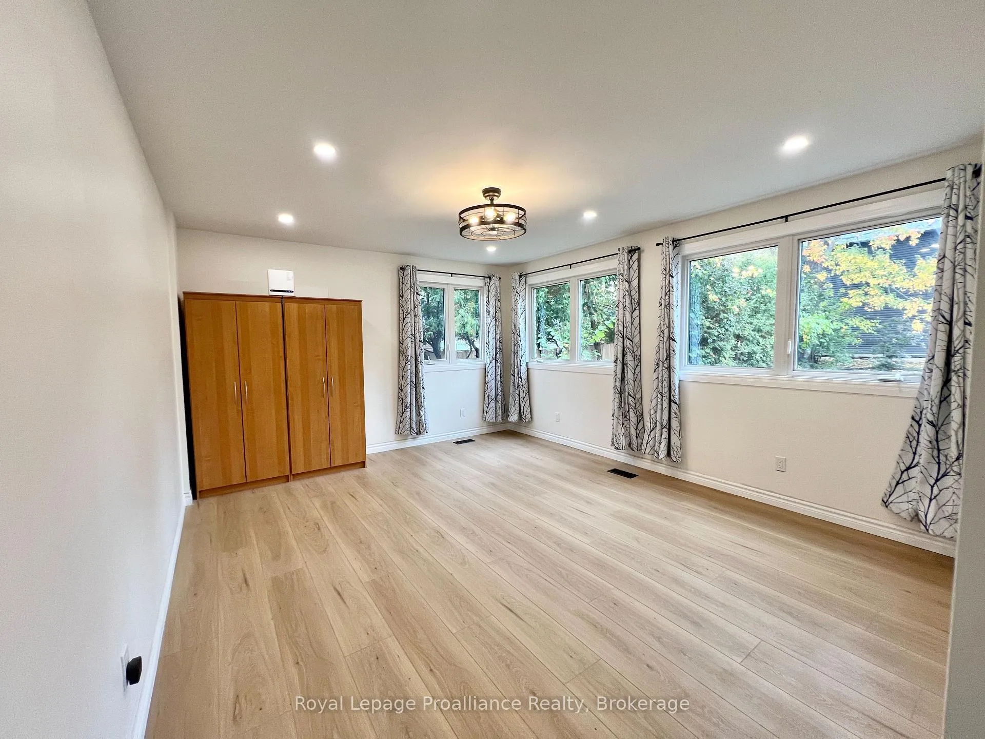 Photo 14 of Unit B, 220 Foster Avenue, Belleville, Belleville Ward — HOMEH
