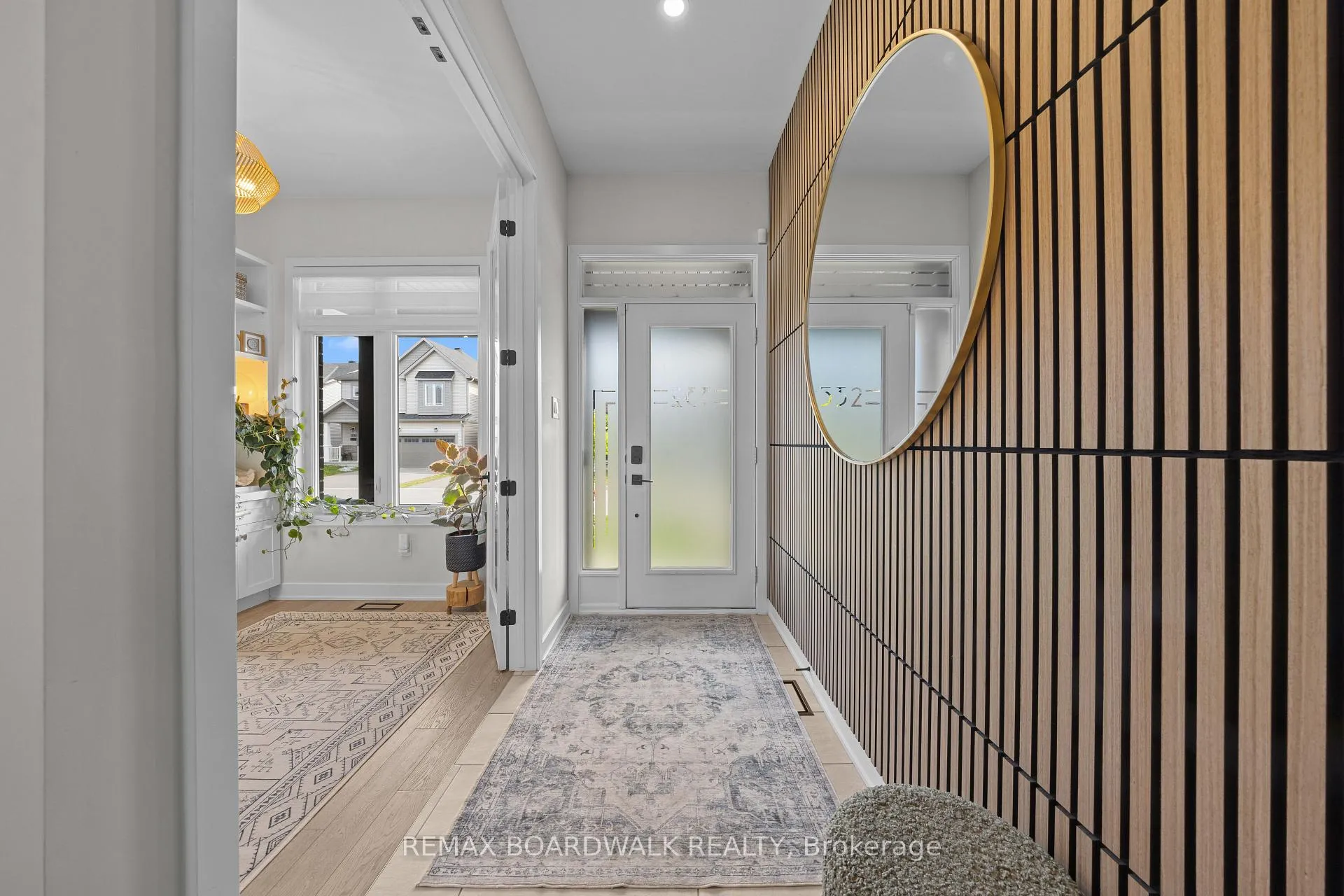 Photo 2 of 332 Finial Way, Ottawa, Barrhaven - Half Moon Bay — HOMEH