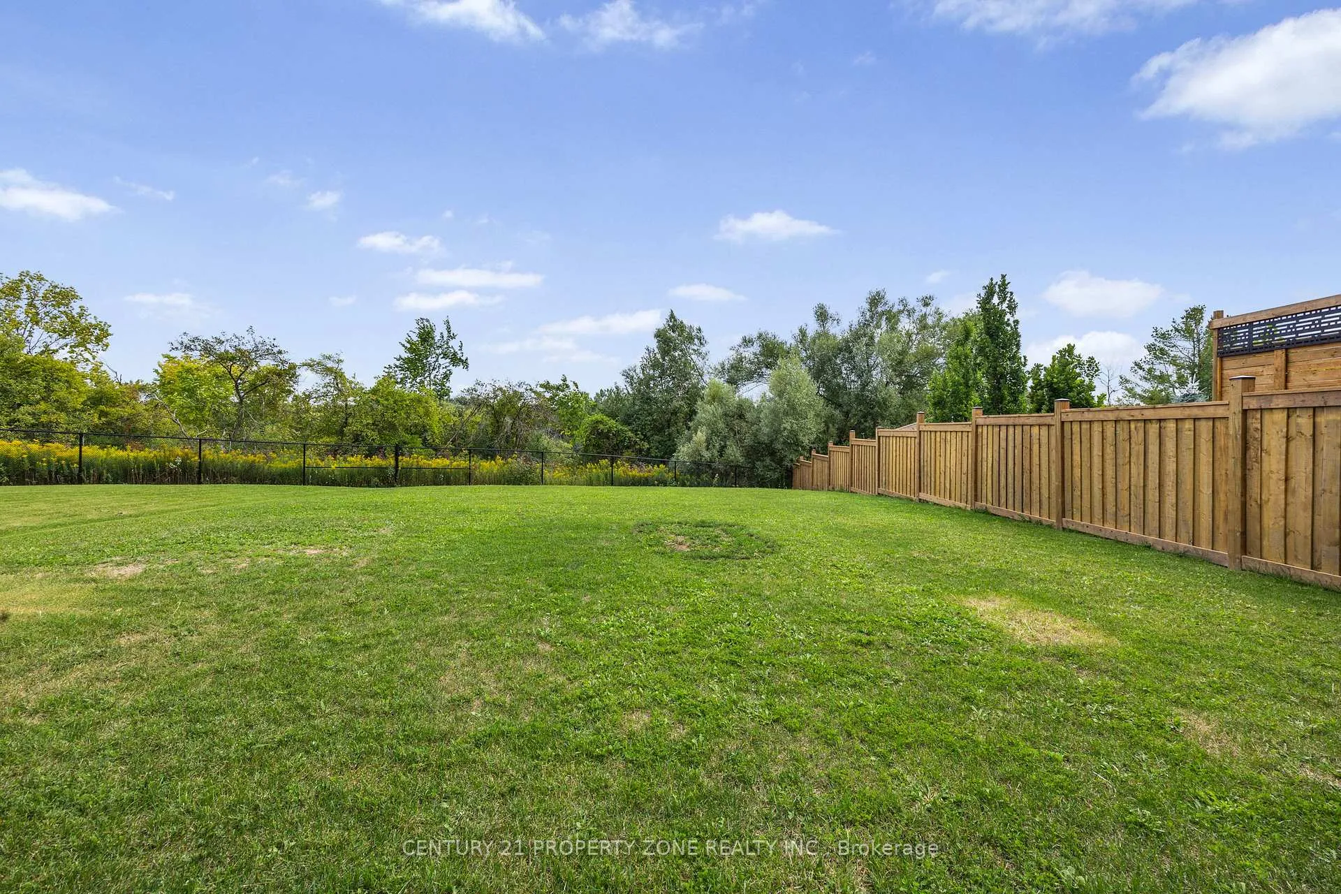Photo 4 of 919 Green Street, Innisfil, Lefroy — HOMEH