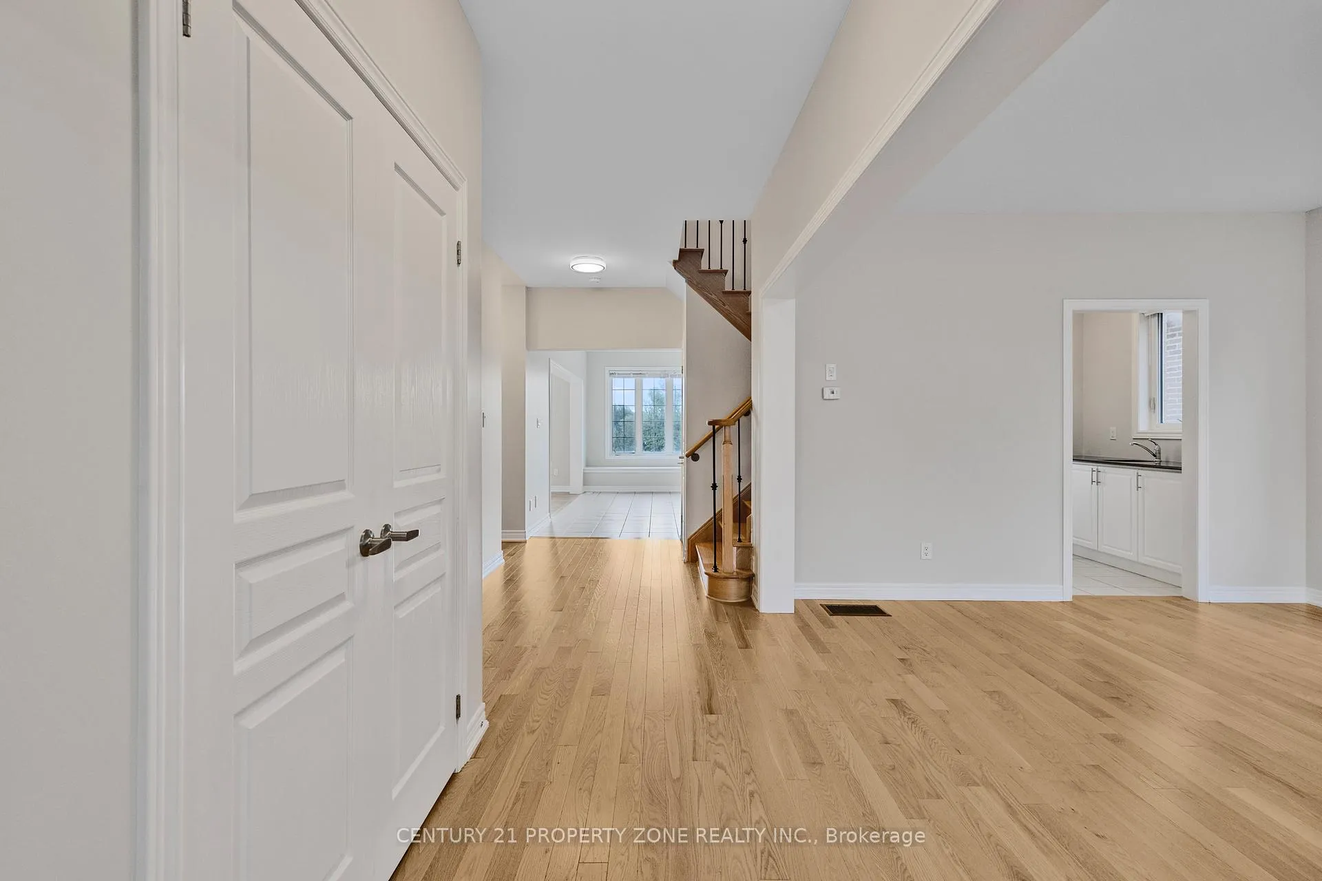 Photo 8 of 919 Green Street, Innisfil, Lefroy — HOMEH
