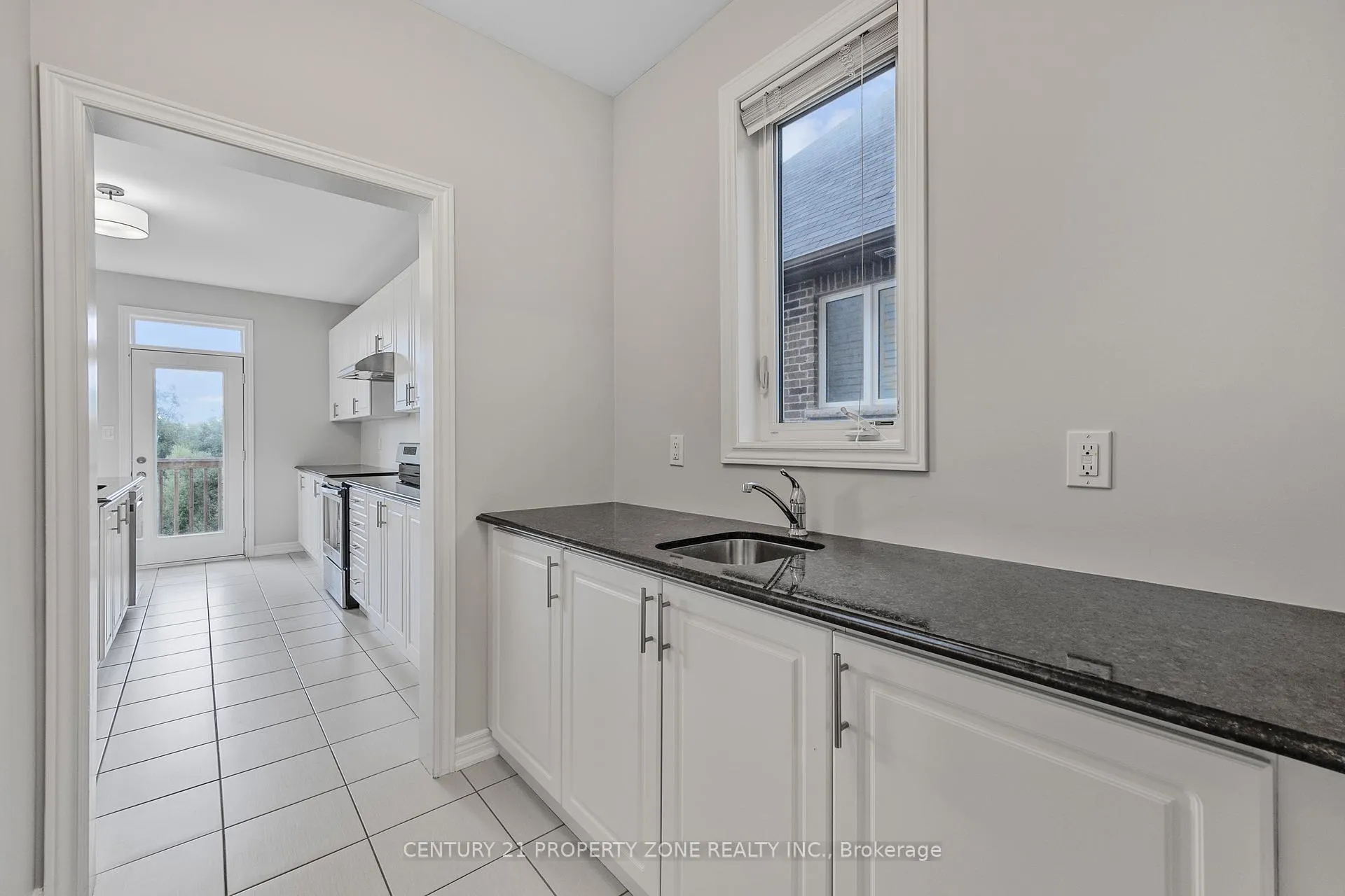 Photo 11 of 919 Green Street, Innisfil, Lefroy — HOMEH