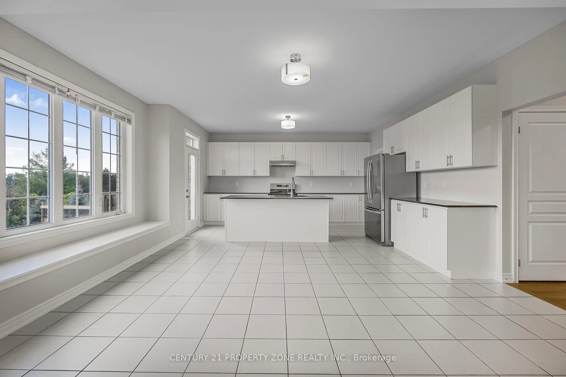 Photo 13 of 919 Green Street, Innisfil, Lefroy — HOMEH
