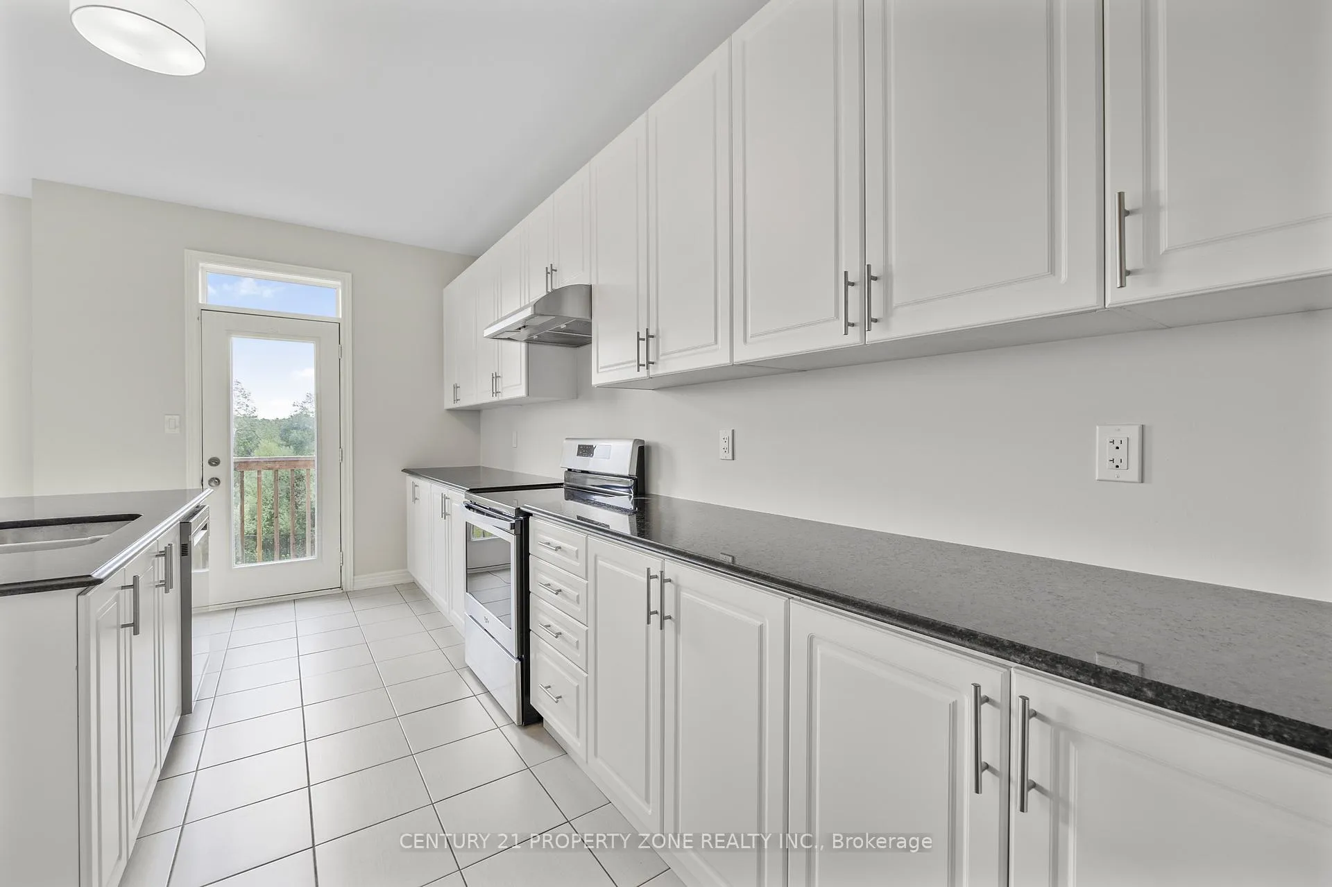 Photo 16 of 919 Green Street, Innisfil, Lefroy — HOMEH