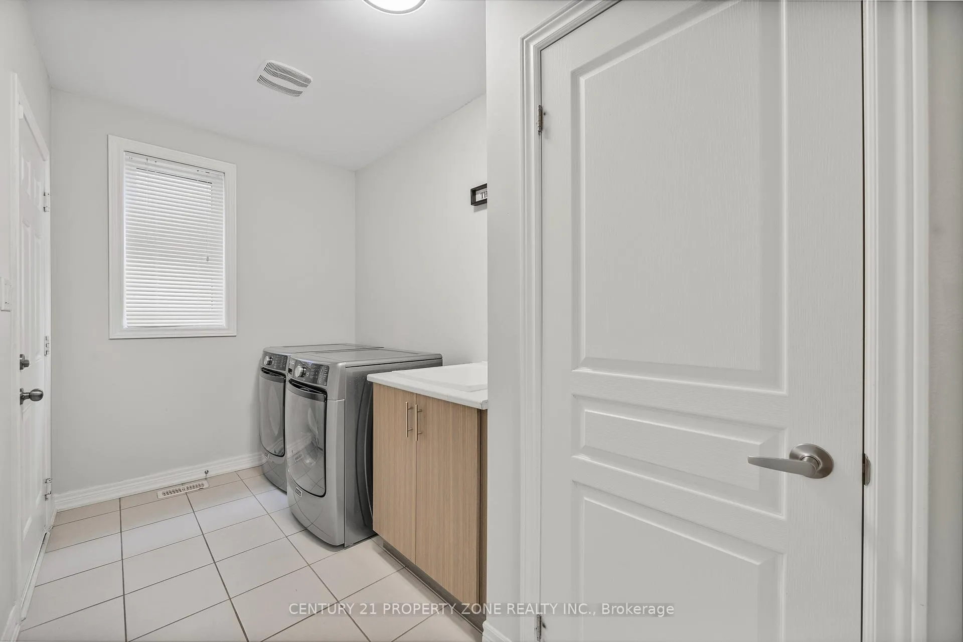 Photo 22 of 919 Green Street, Innisfil, Lefroy — HOMEH