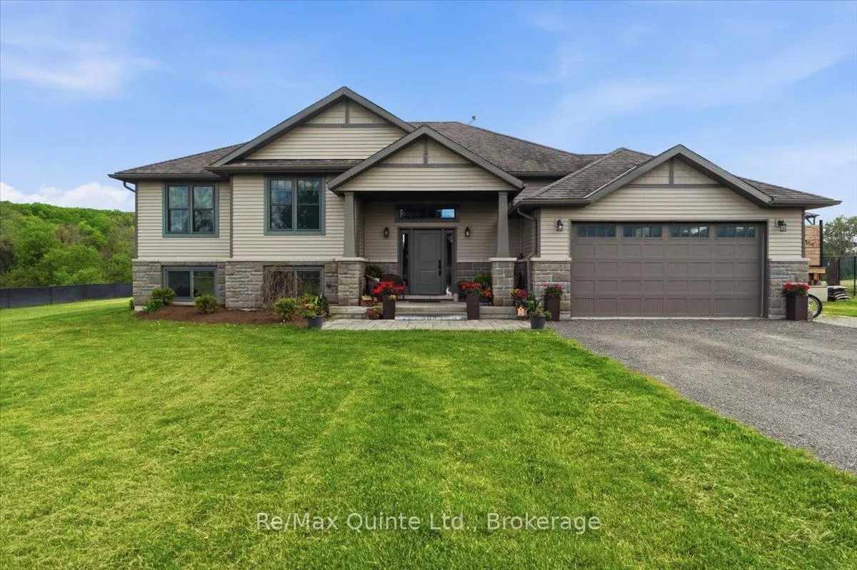 Photo 3 of 528 Willet Road, Belleville, Thurlow Ward — HOMEH