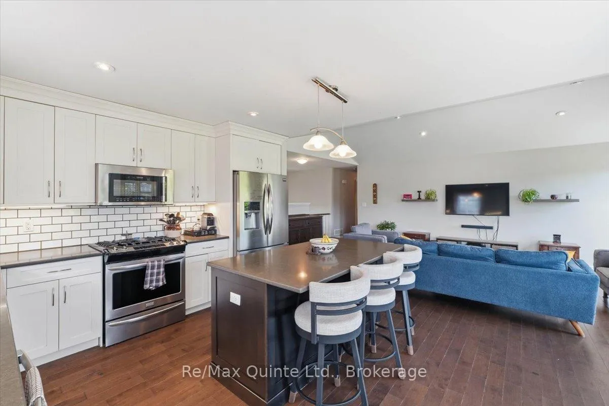Photo 12 of 528 Willet Road, Belleville, Thurlow Ward — HOMEH