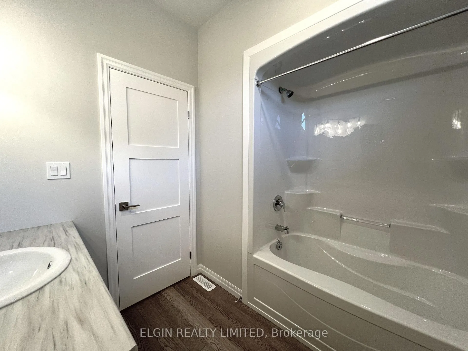 Photo 6 of 10 Columbus Court, Central Elgin, Rural Central Elgin — HOMEH