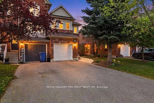 Photo 1 of 82 Baywell Crescent, Aurora, Bayview Wellington — HOMEH