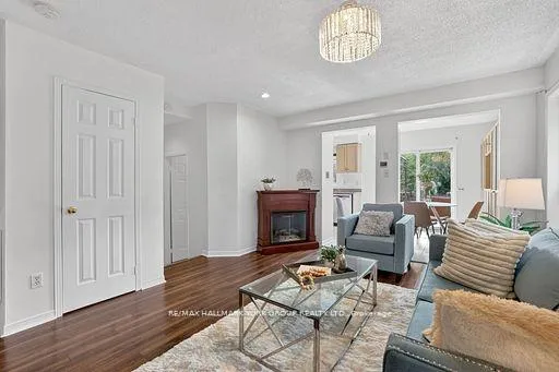 Photo 3 of 82 Baywell Crescent, Aurora, Bayview Wellington — HOMEH
