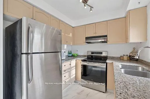 Photo 9 of 82 Baywell Crescent, Aurora, Bayview Wellington — HOMEH