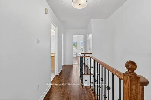Photo 10 of 82 Baywell Crescent, Aurora, Bayview Wellington — HOMEH