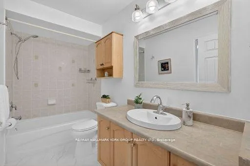 Photo 12 of 82 Baywell Crescent, Aurora, Bayview Wellington — HOMEH