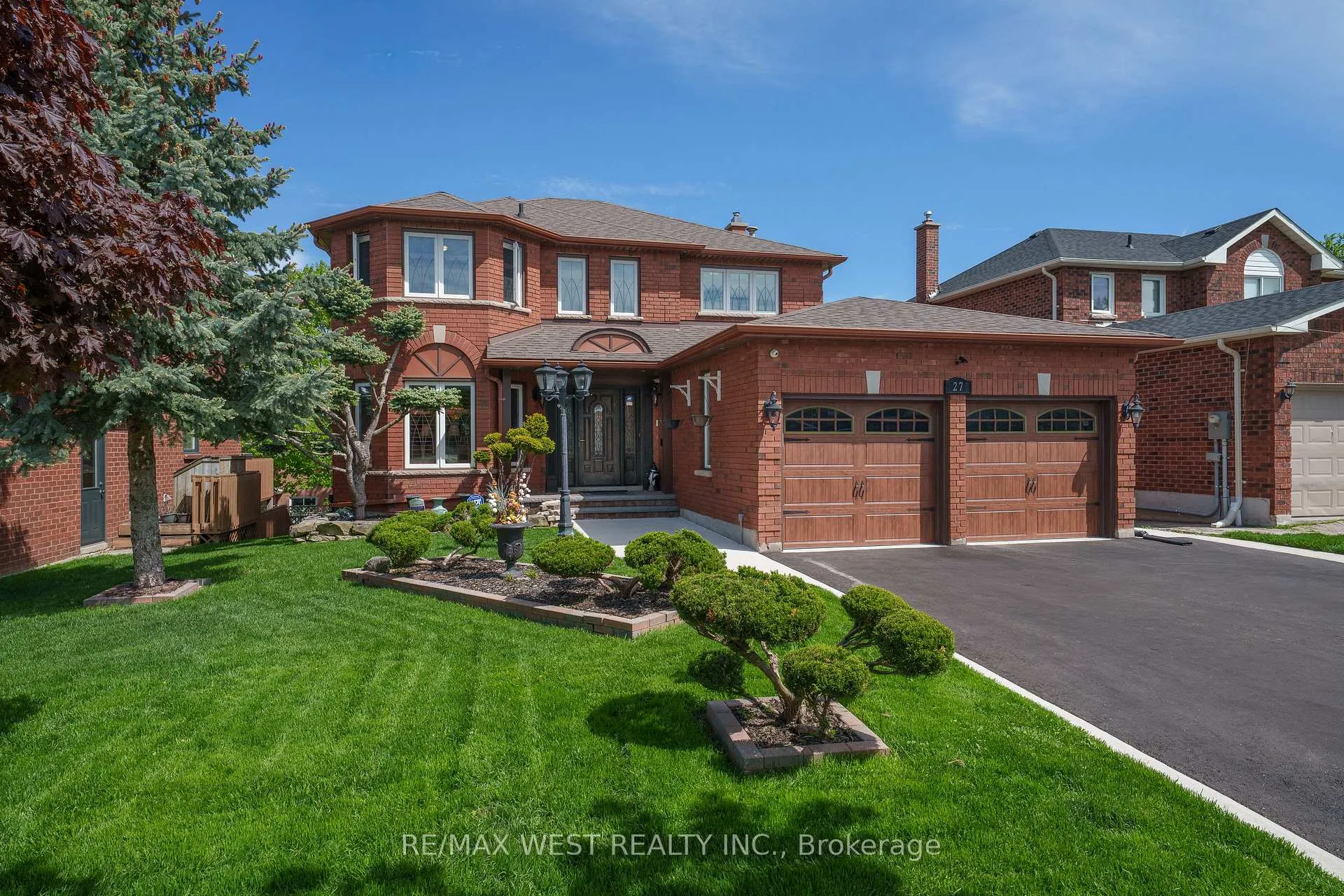 Photo 2 of 27 Golden Meadow Road, Barrie, Bayshore — HOMEH