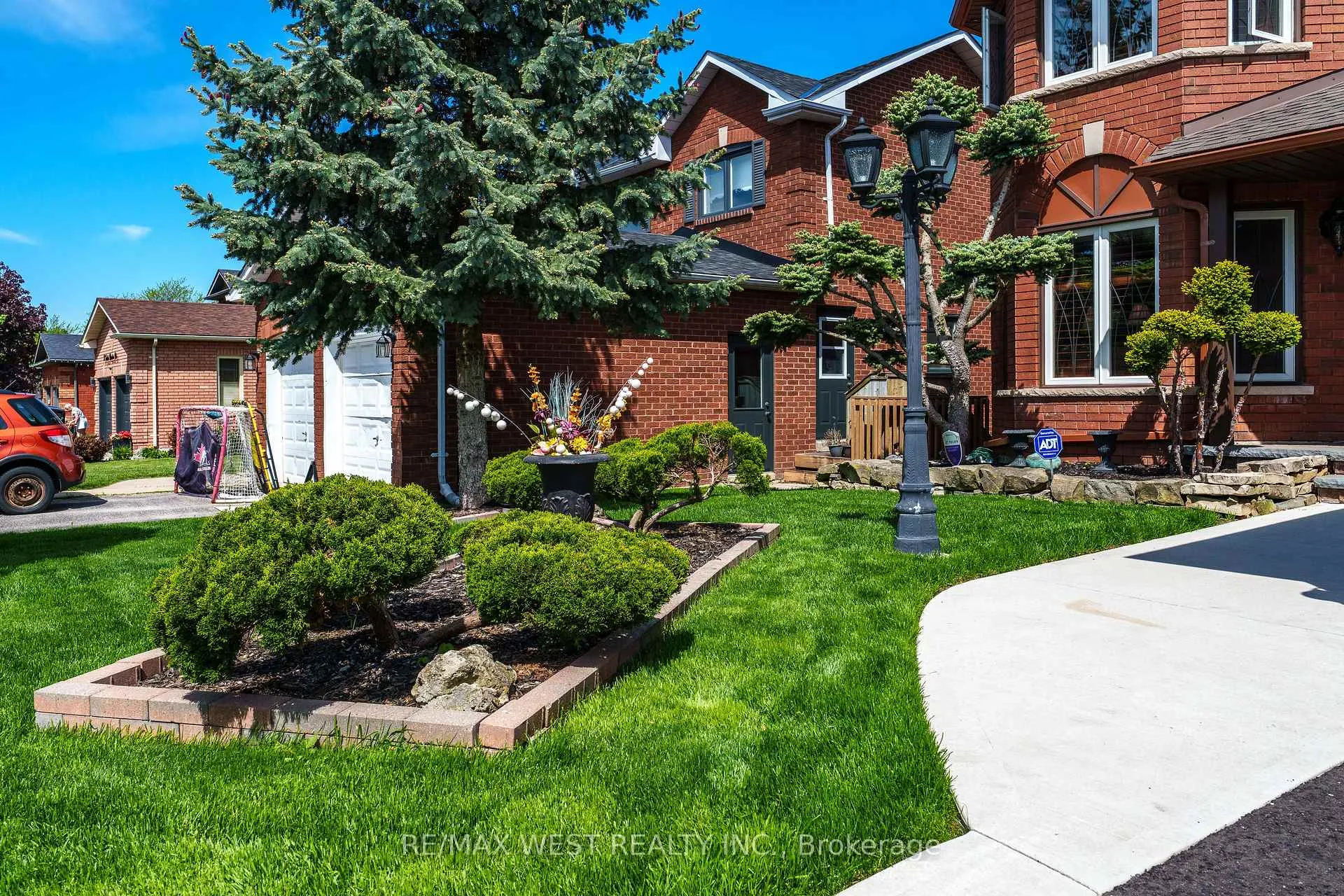 Photo 4 of 27 Golden Meadow Road, Barrie, Bayshore — HOMEH