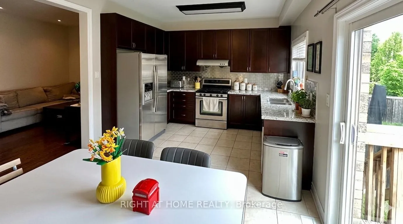 Photo 3 of 169 District Avenue, Vaughan, Patterson — HOMEH