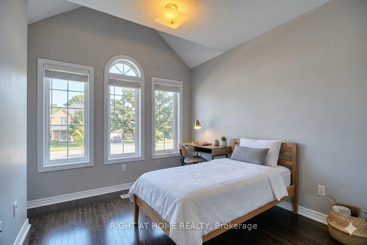 Photo 4 of 169 District Avenue, Vaughan, Patterson — HOMEH