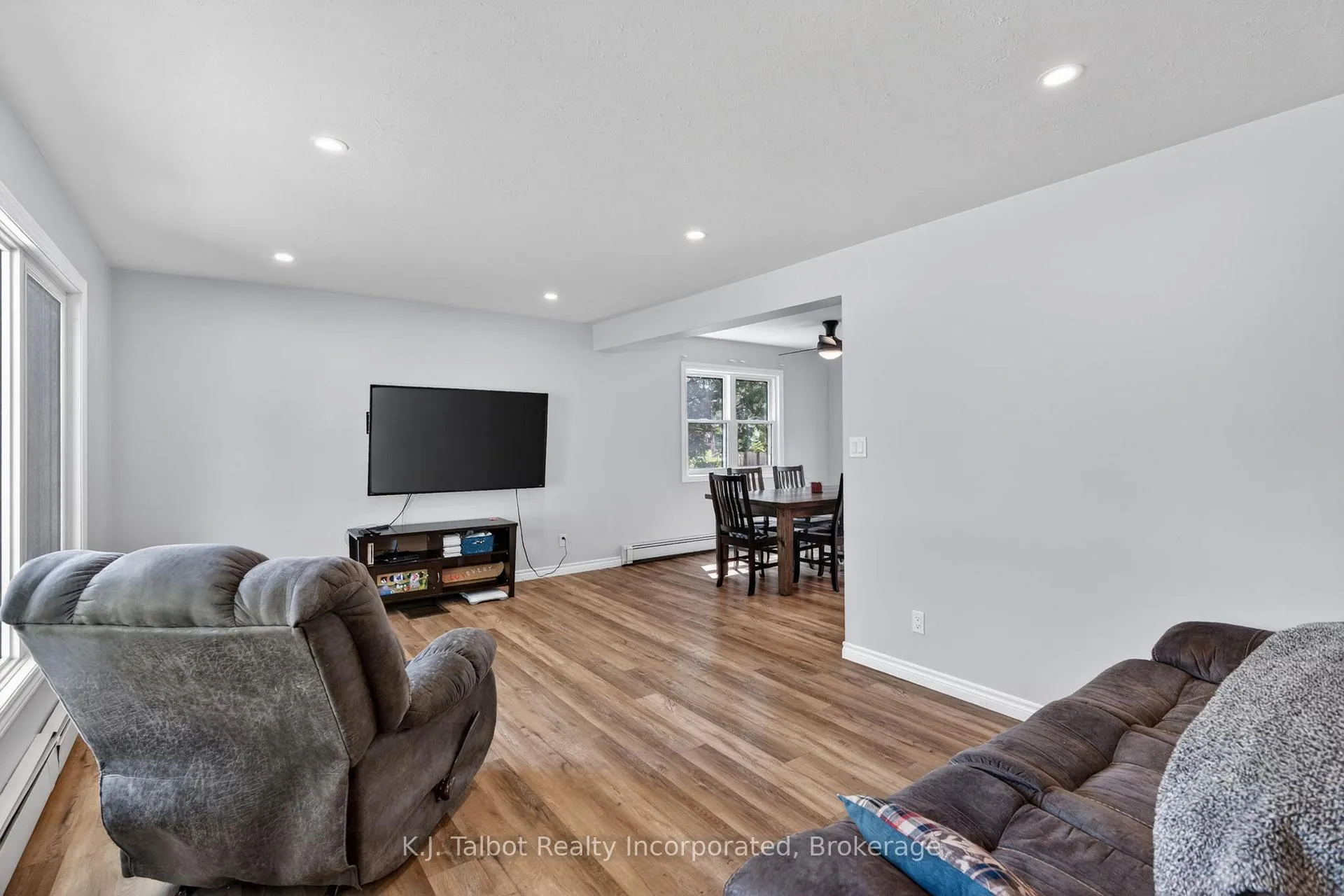 Photo 5 of 441 Coombs Street, North Huron, Blyth — HOMEH