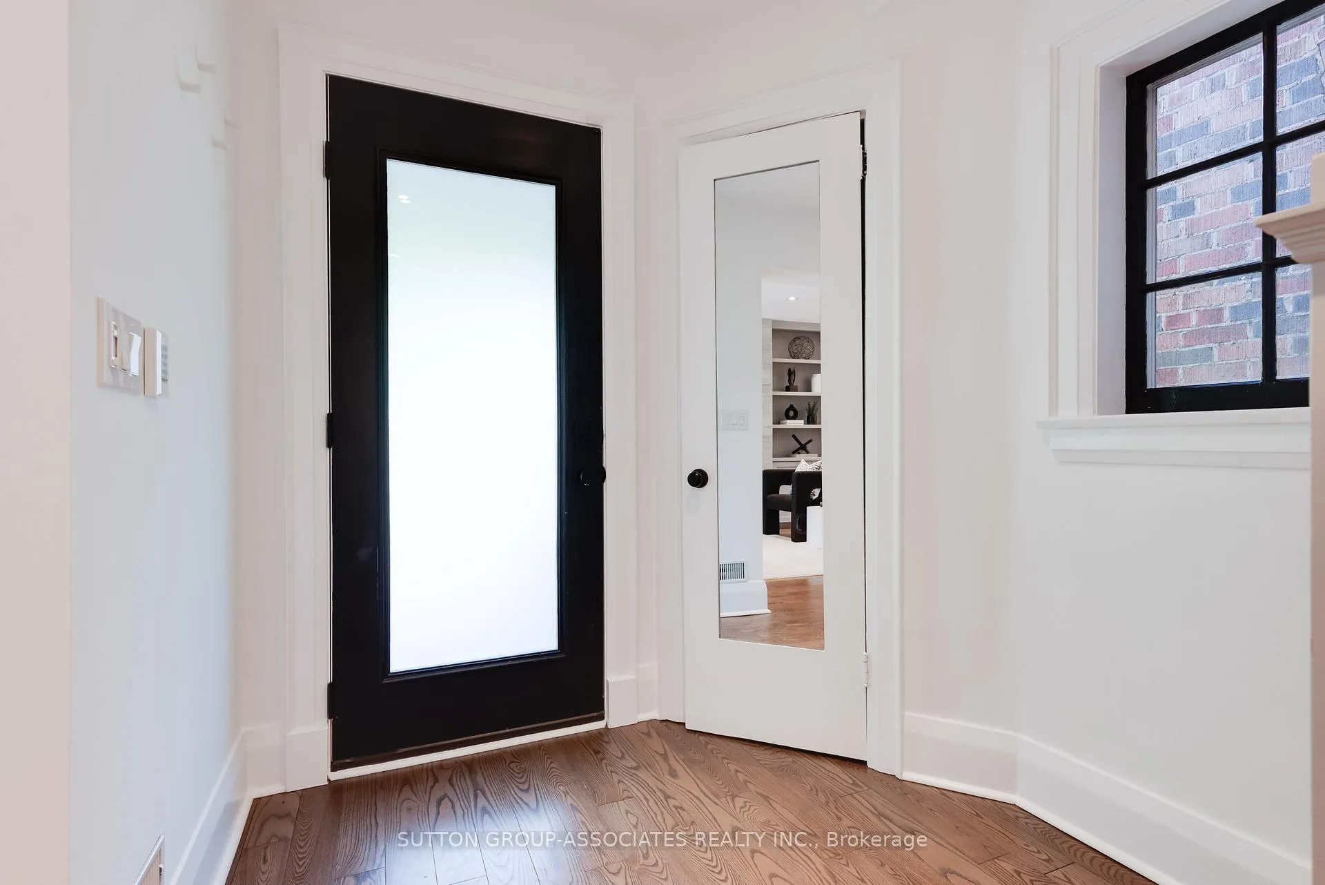 Photo 5 of 8 Dundurn Crescent, Toronto, Humewood-Cedarvale — HOMEH