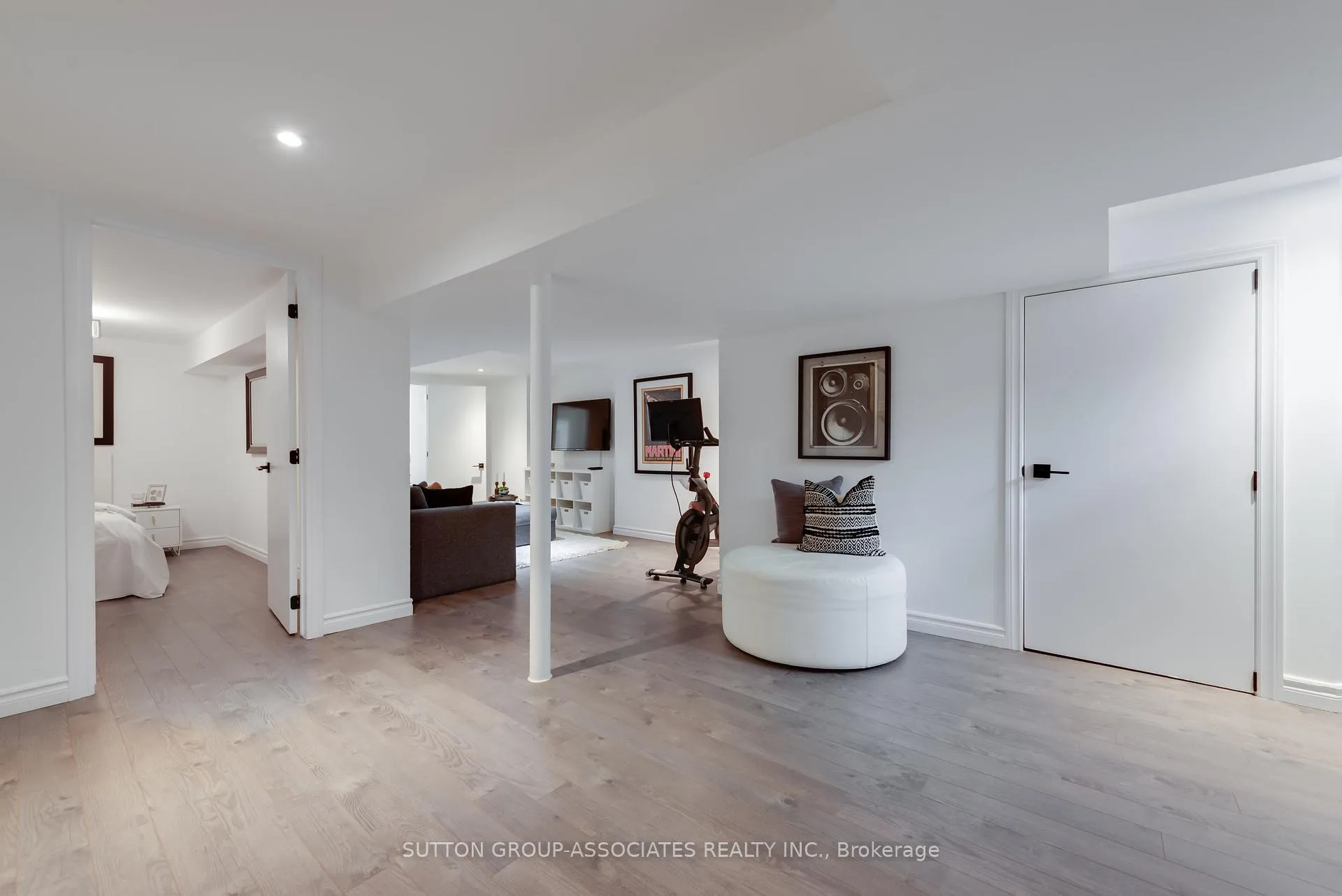 Photo 31 of 8 Dundurn Crescent, Toronto, Humewood-Cedarvale — HOMEH