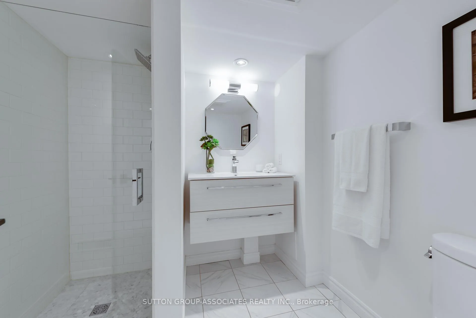 Photo 35 of 8 Dundurn Crescent, Toronto, Humewood-Cedarvale — HOMEH