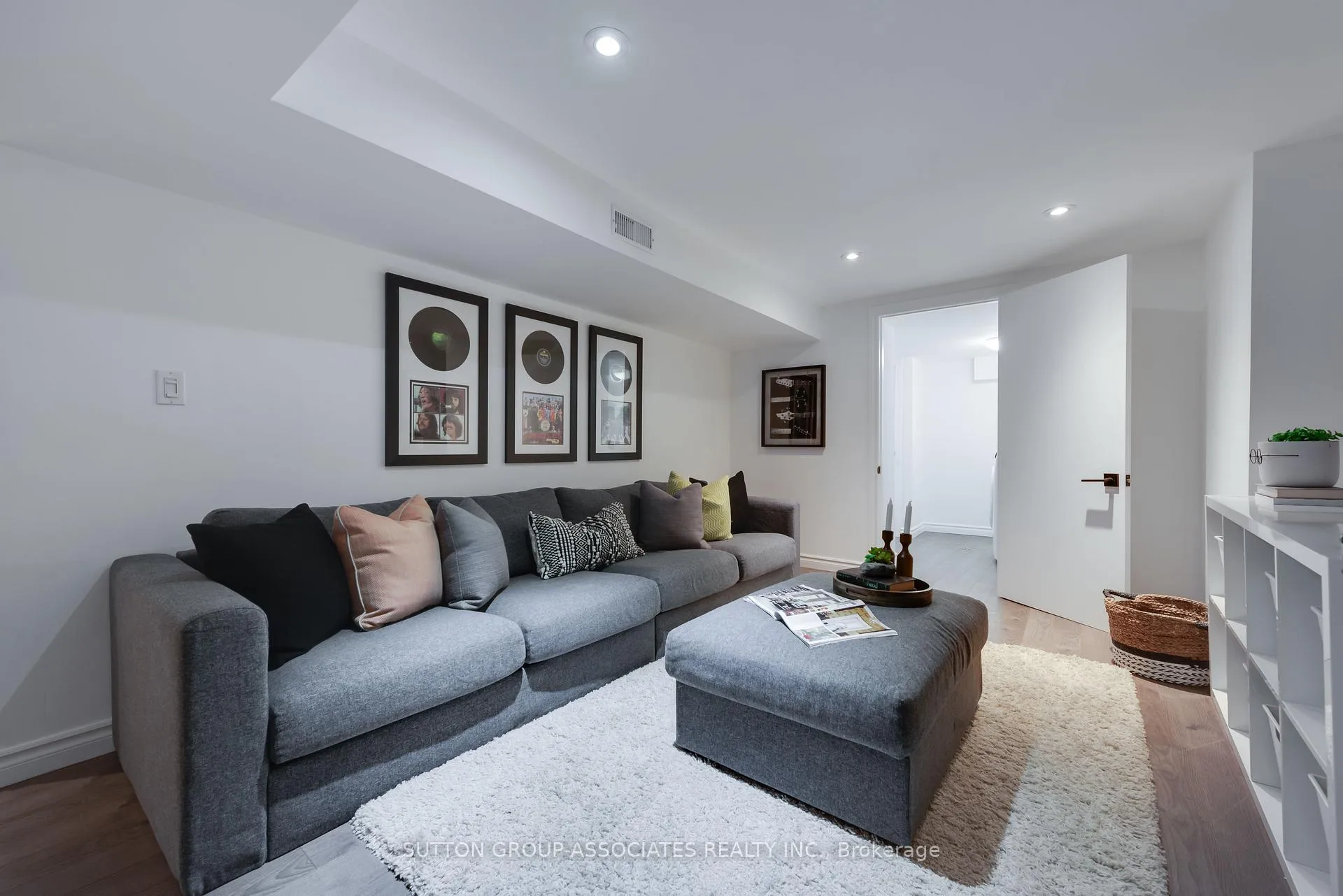 Photo 36 of 8 Dundurn Crescent, Toronto, Humewood-Cedarvale — HOMEH
