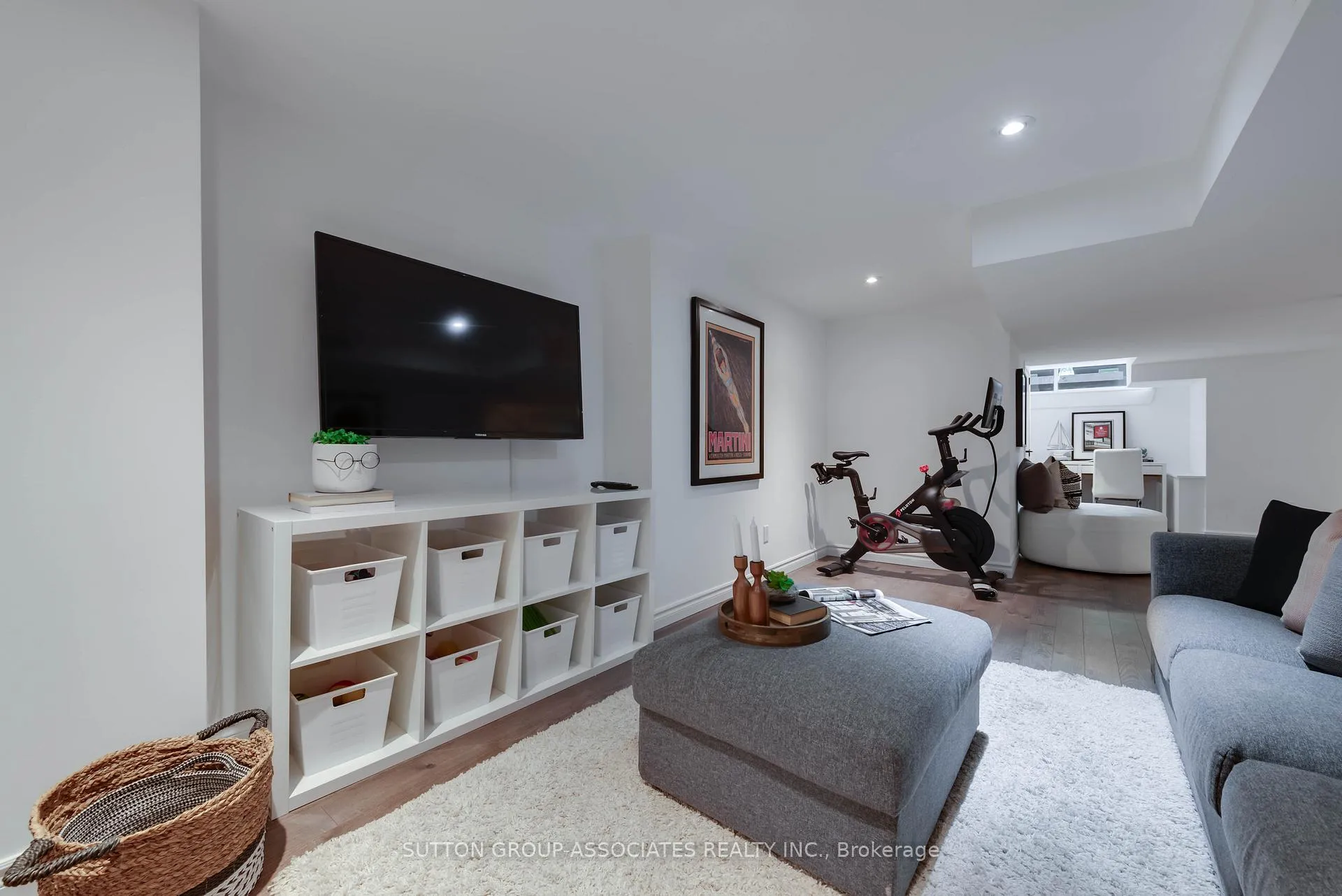 Photo 37 of 8 Dundurn Crescent, Toronto, Humewood-Cedarvale — HOMEH
