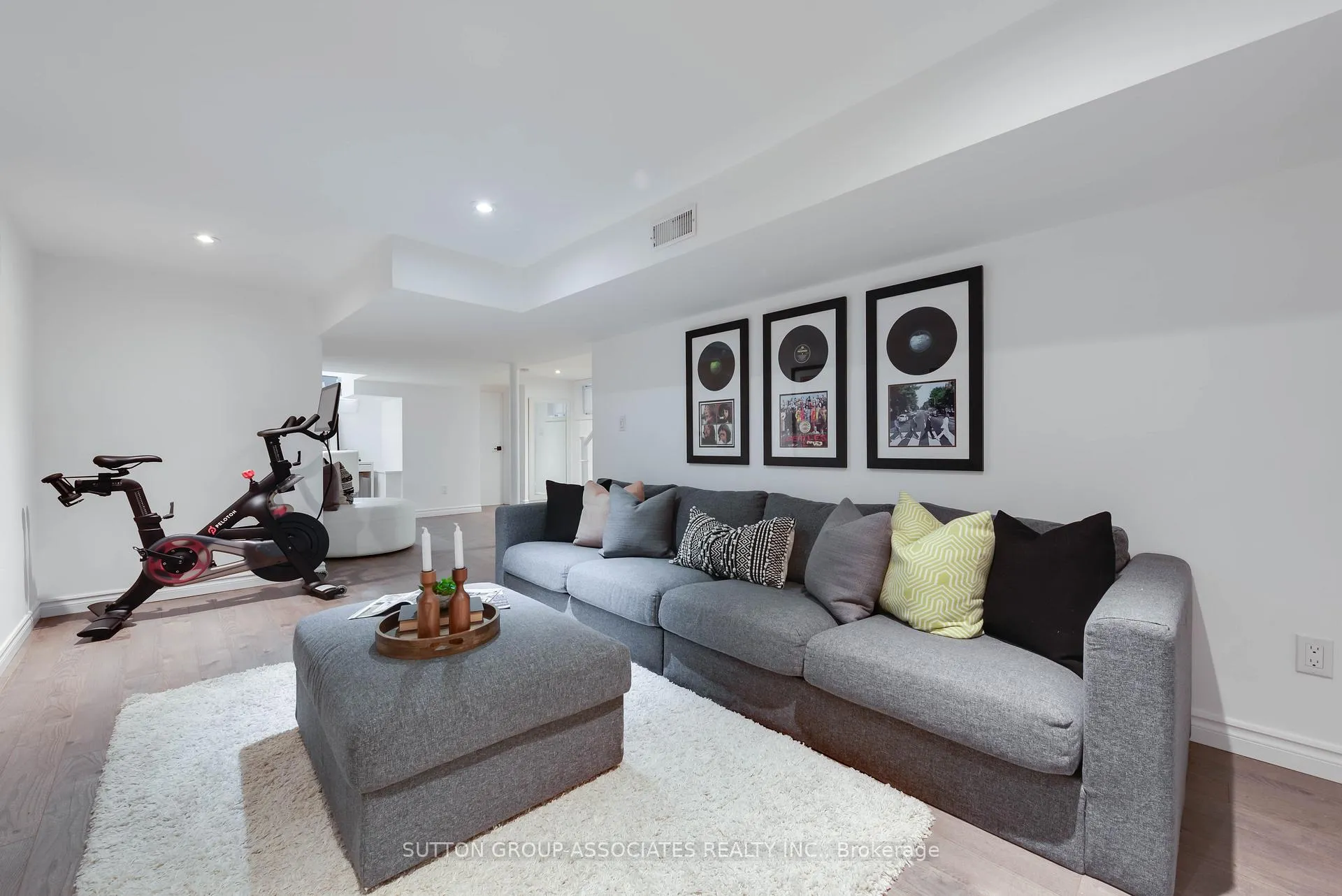 Photo 38 of 8 Dundurn Crescent, Toronto, Humewood-Cedarvale — HOMEH