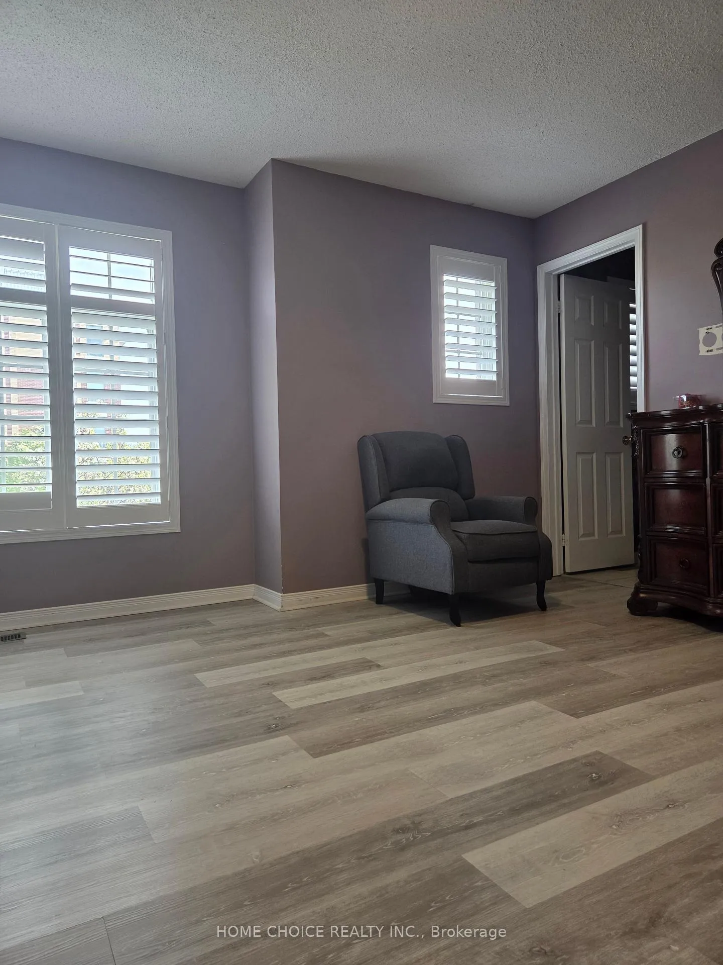 Photo 8 of Unit 52, 460 Woodmount Drive, Oshawa, Samac — HOMEH