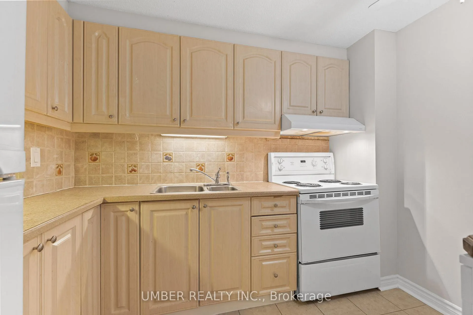Photo 6 of Unit 708, 915 Elmsmere Road, Ottawa, Beacon Hill South — HOMEH