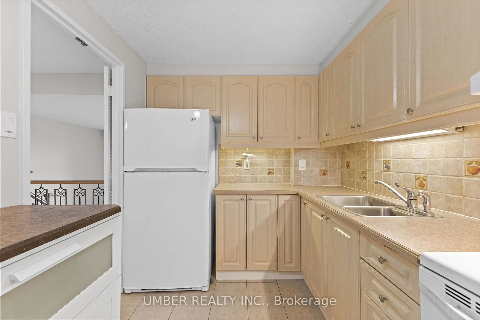 Photo 7 of Unit 708, 915 Elmsmere Road, Ottawa, Beacon Hill South — HOMEH