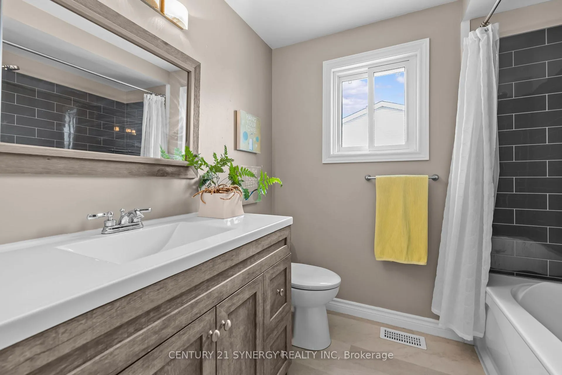Photo 20 of 497 Rougemount Crescent, Ottawa, Fallingbrook/Gardenway South — HOMEH