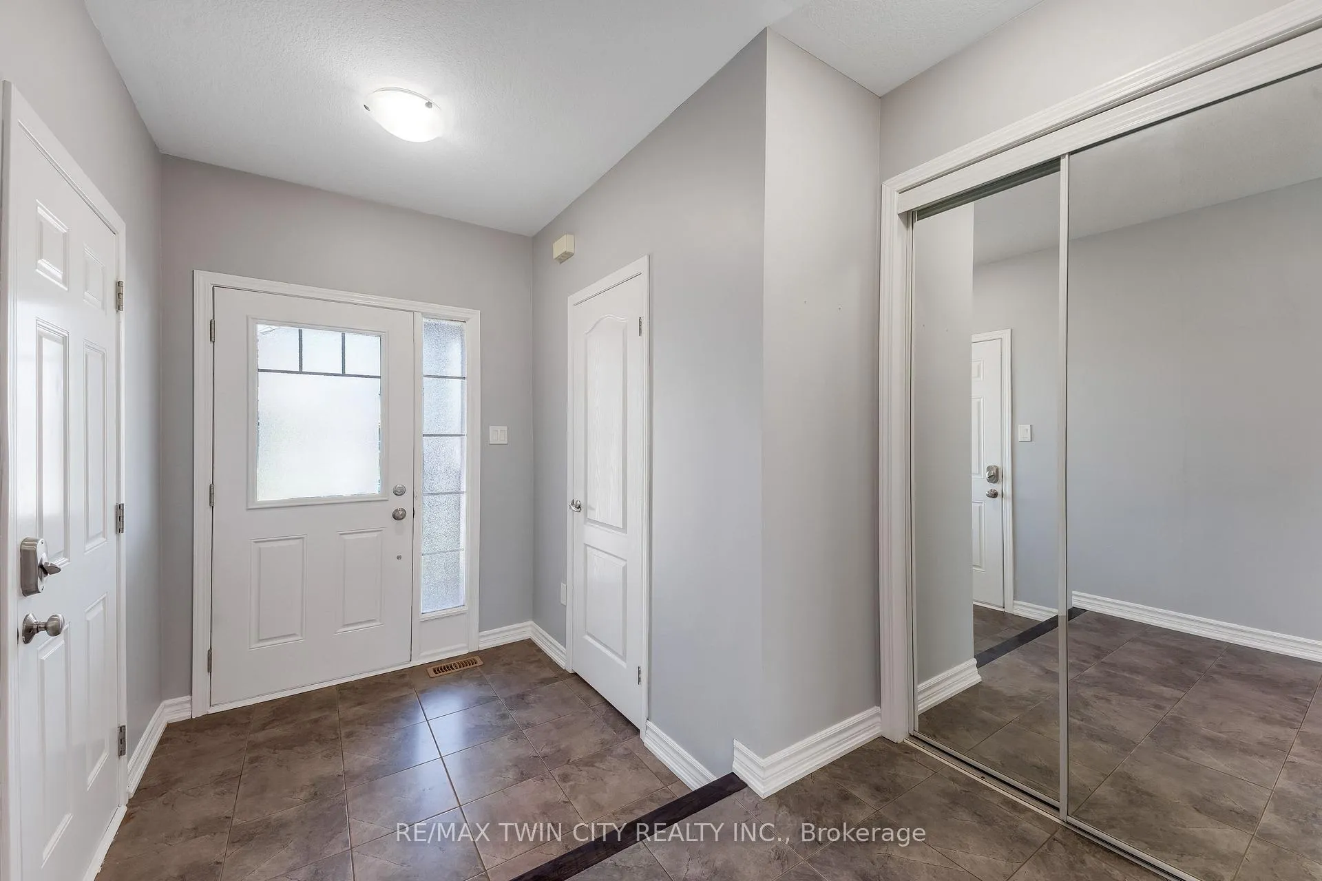 Photo 9 of 21 Postmaster Drive, Kitchener — HOMEH