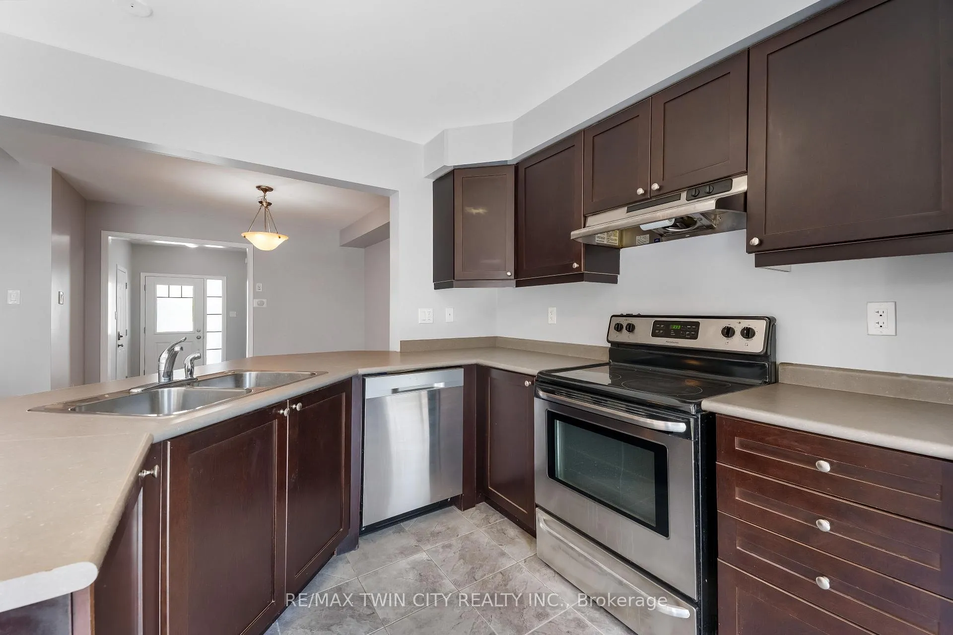 Photo 10 of 21 Postmaster Drive, Kitchener — HOMEH