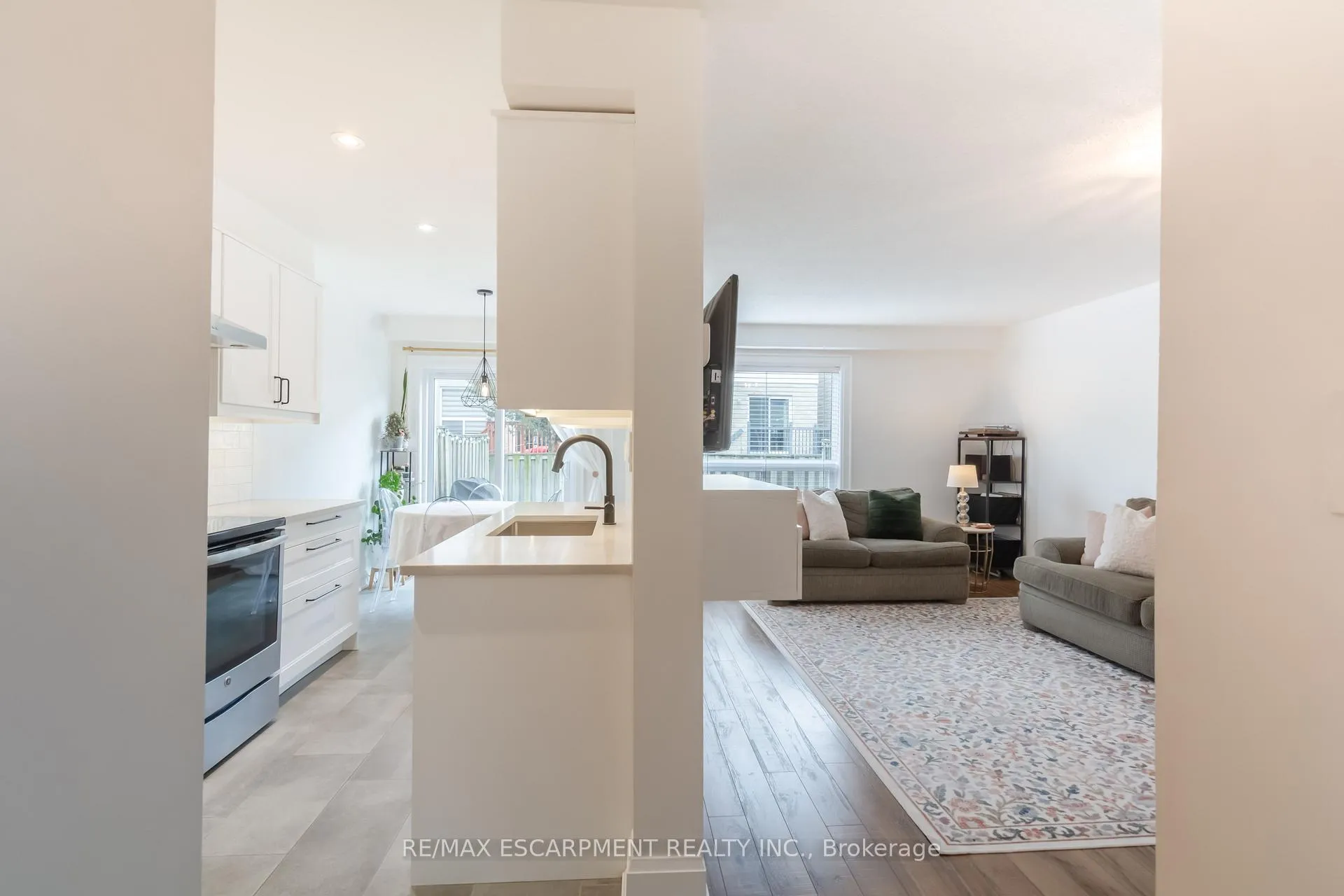 Photo 7 of Unit 6, 485 Green Road, Hamilton, Lakeshore — HOMEH