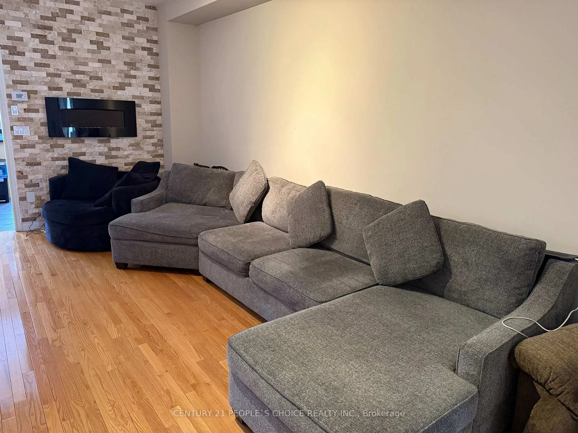 Photo 4 of 76 Daniel Reaman Crescent NW, Vaughan, Patterson — HOMEH