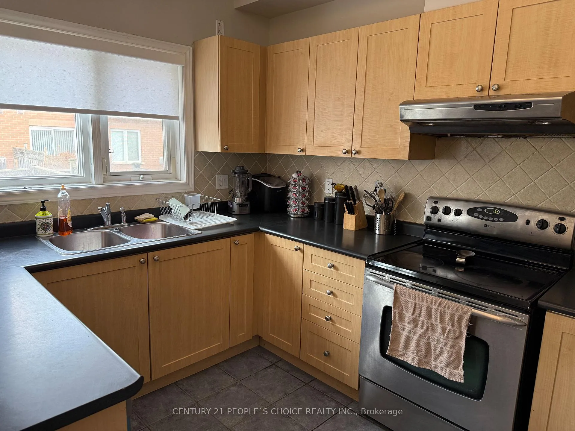Photo 5 of 76 Daniel Reaman Crescent NW, Vaughan, Patterson — HOMEH