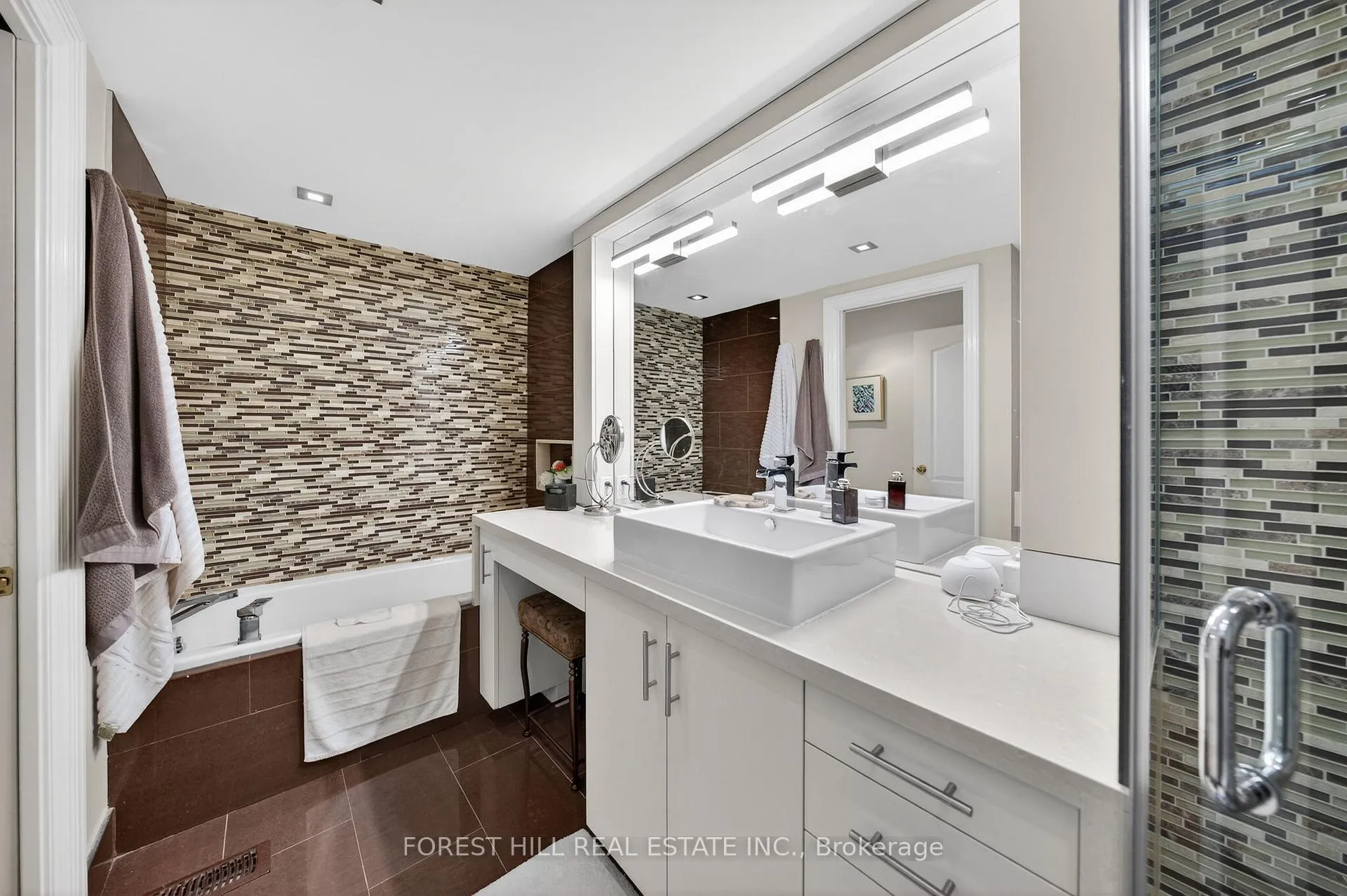 Photo 32 of 252 Spadina Road, Toronto, Casa Loma — HOMEH