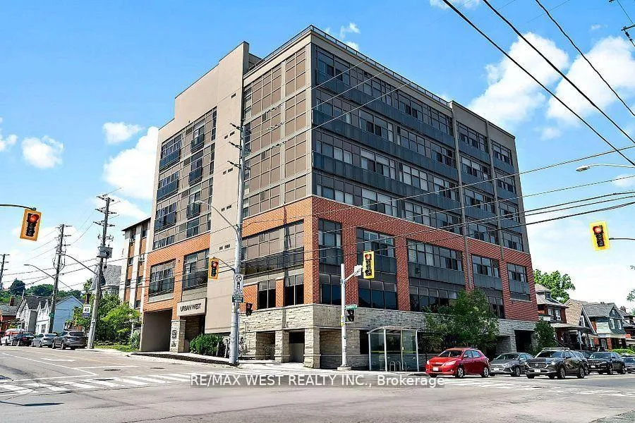 Front of Unit 406, 427 Aberdeen Avenue