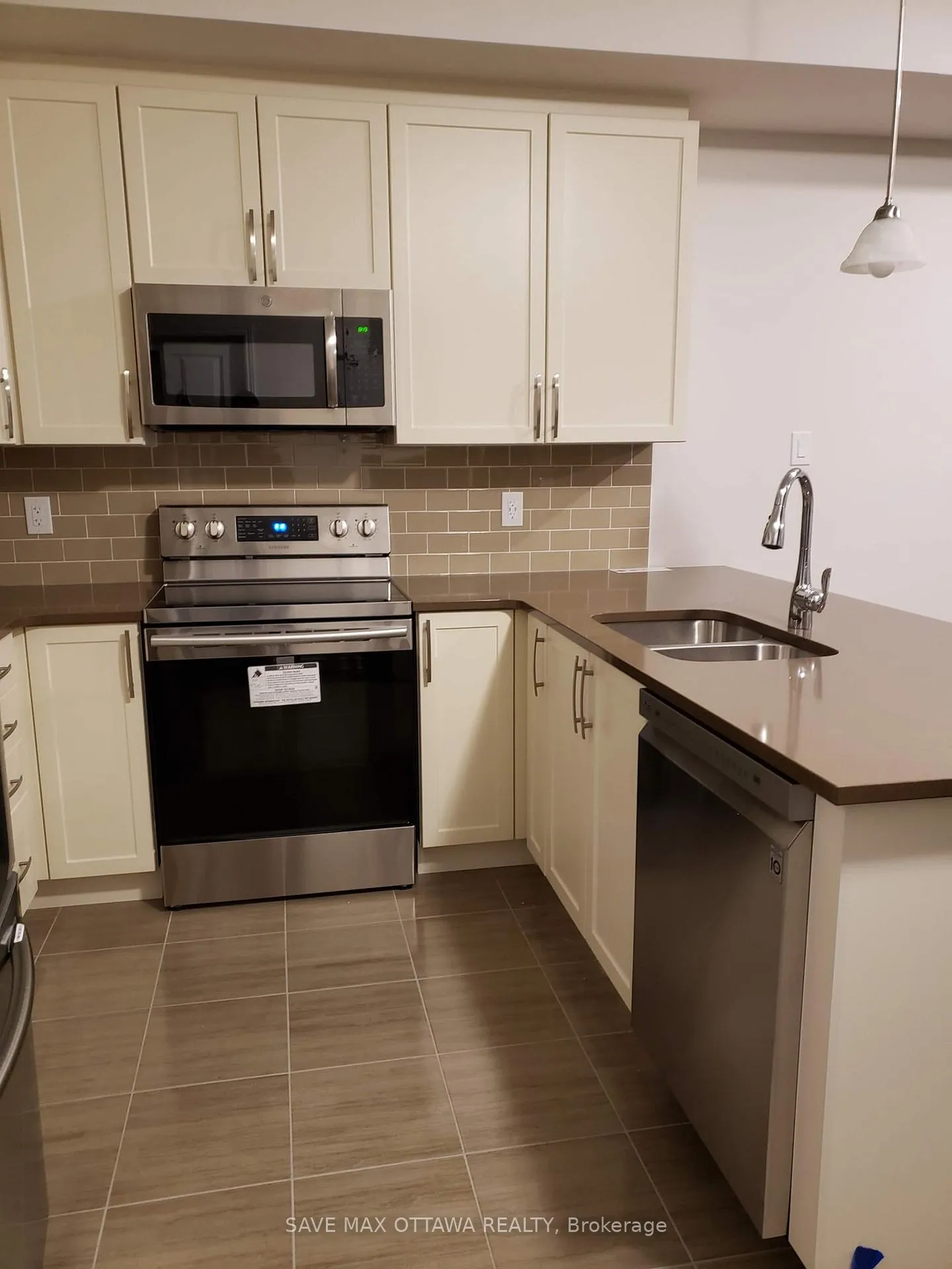 Photo 5 of 270 Tim Sheehan Place, Ottawa, Kanata - Emerald Meadows/Trailwest — HOMEH