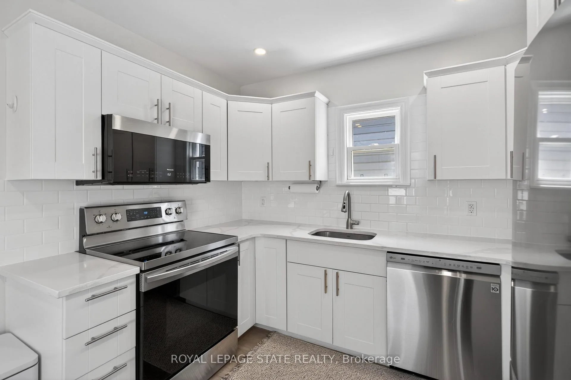 Photo 15 of 69 Robins Avenue, Hamilton, Crown Point — HOMEH
