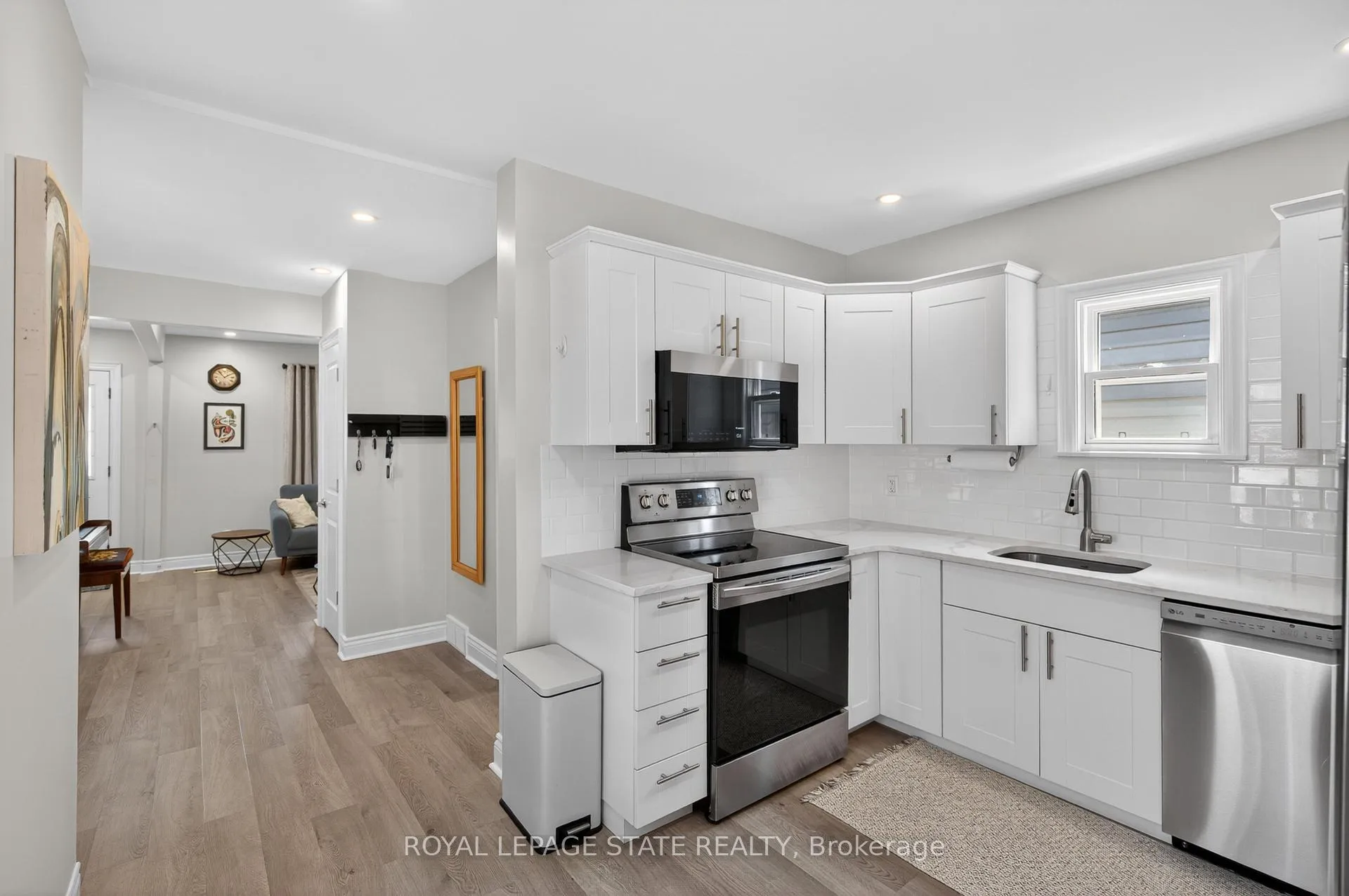 Photo 16 of 69 Robins Avenue, Hamilton, Crown Point — HOMEH
