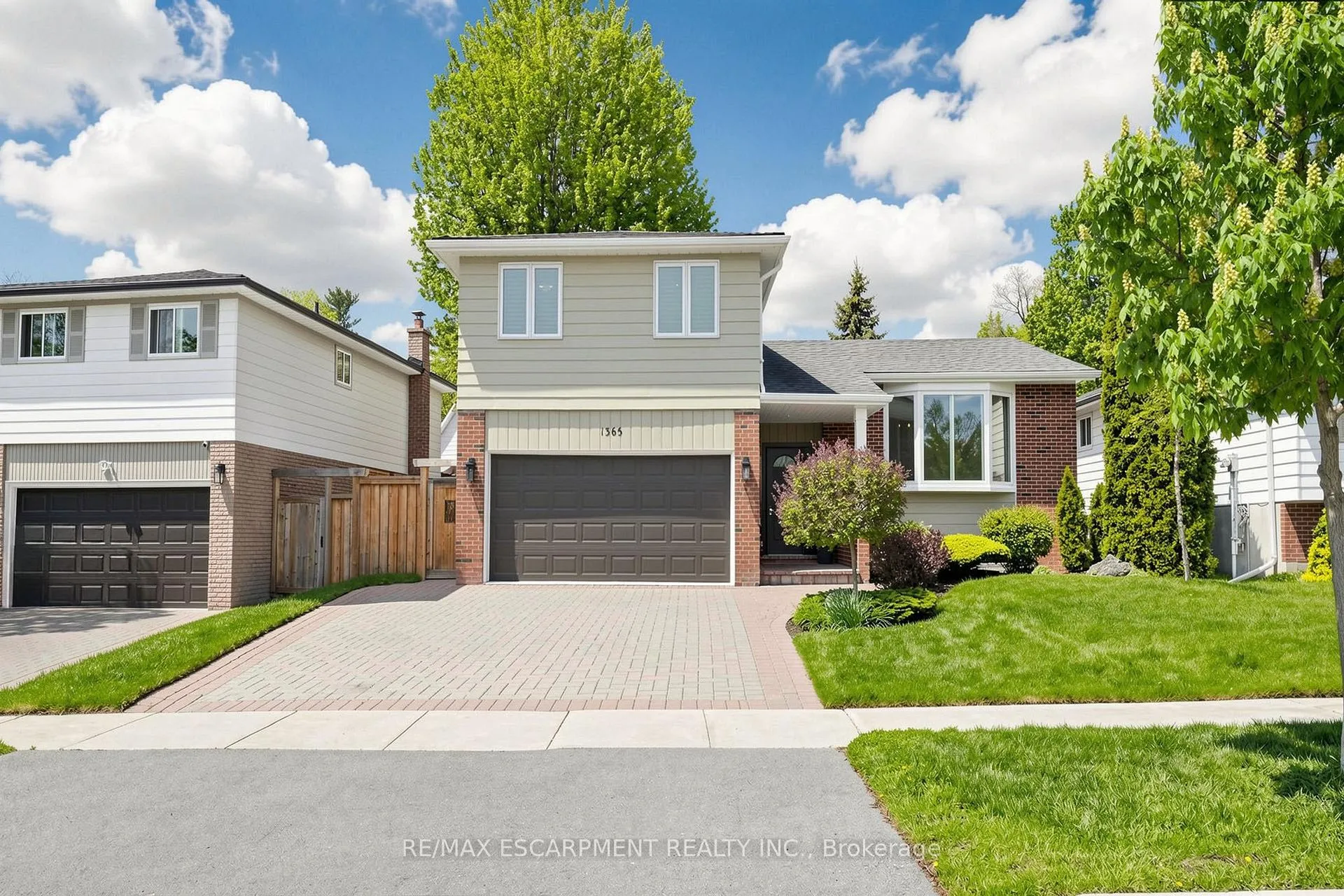 Photo 4 of 1365 Ester Drive, Burlington, Tyandaga — HOMEH