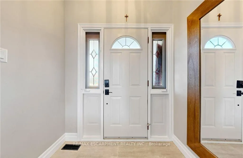 Photo 6 of 1365 Ester Drive, Burlington, Tyandaga — HOMEH
