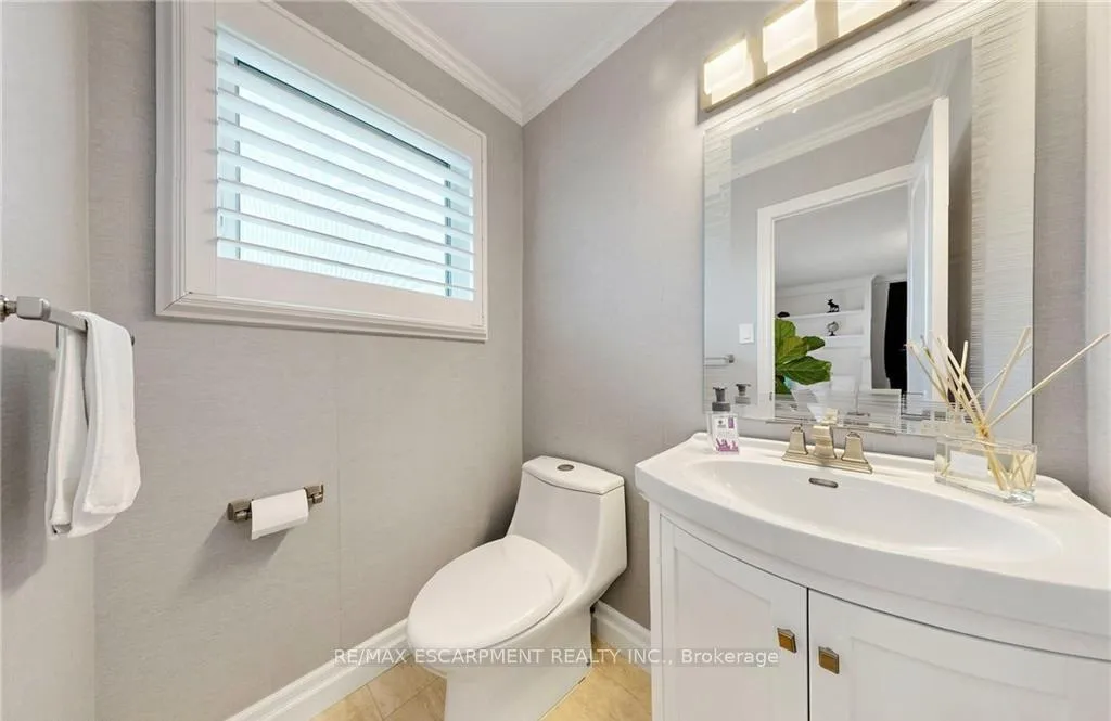 Photo 10 of 1365 Ester Drive, Burlington, Tyandaga — HOMEH