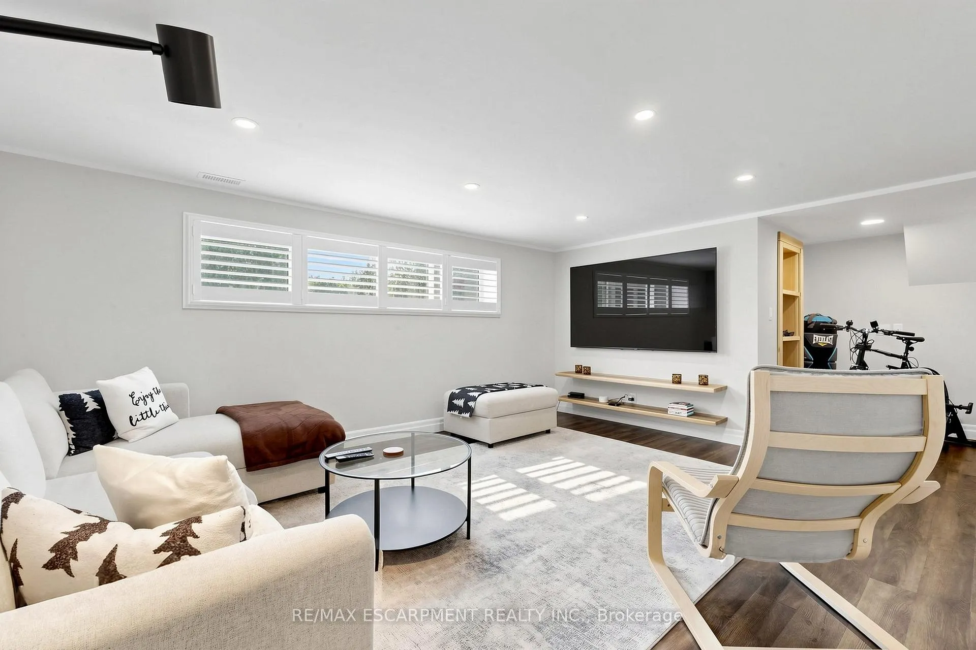 Photo 26 of 1365 Ester Drive, Burlington, Tyandaga — HOMEH