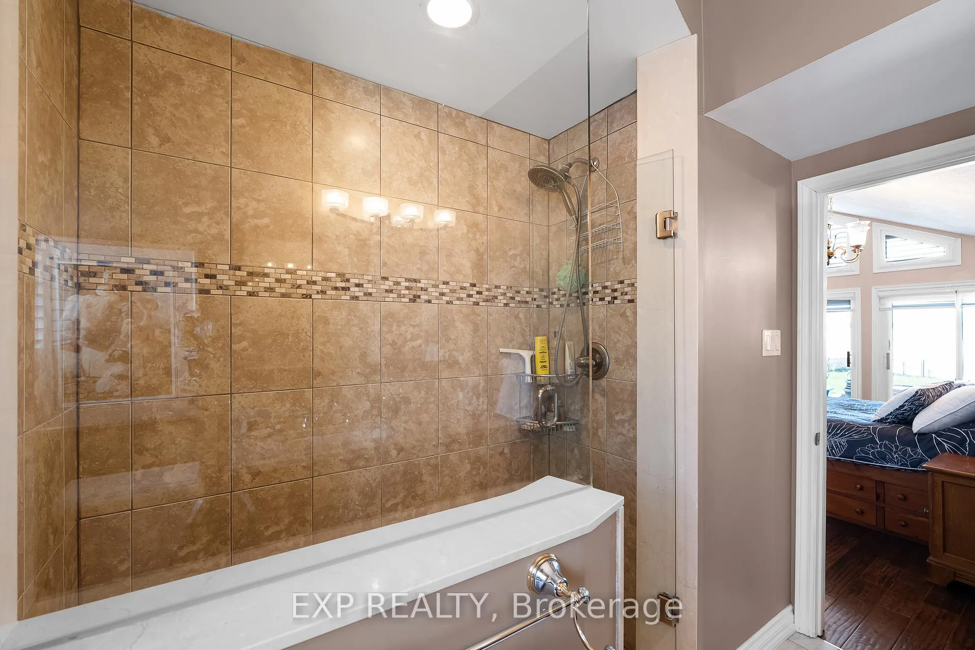 Photo 24 of 450 Lake Drive S, Georgina, Keswick South — HOMEH