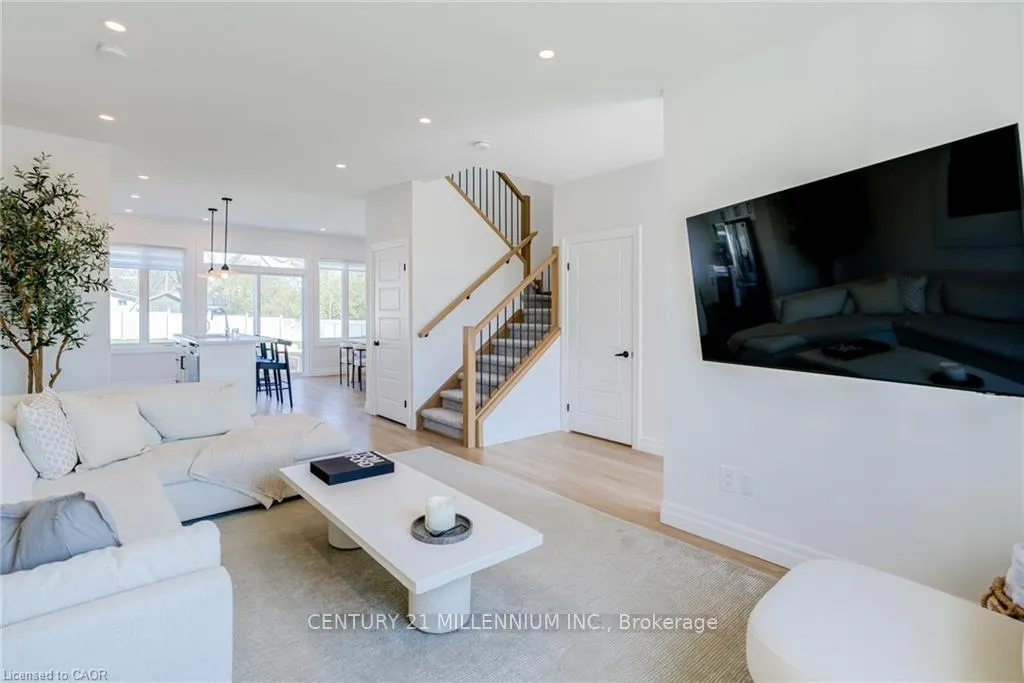 Photo 10 of 17 Helen Court, Central Elgin, Belmont — HOMEH