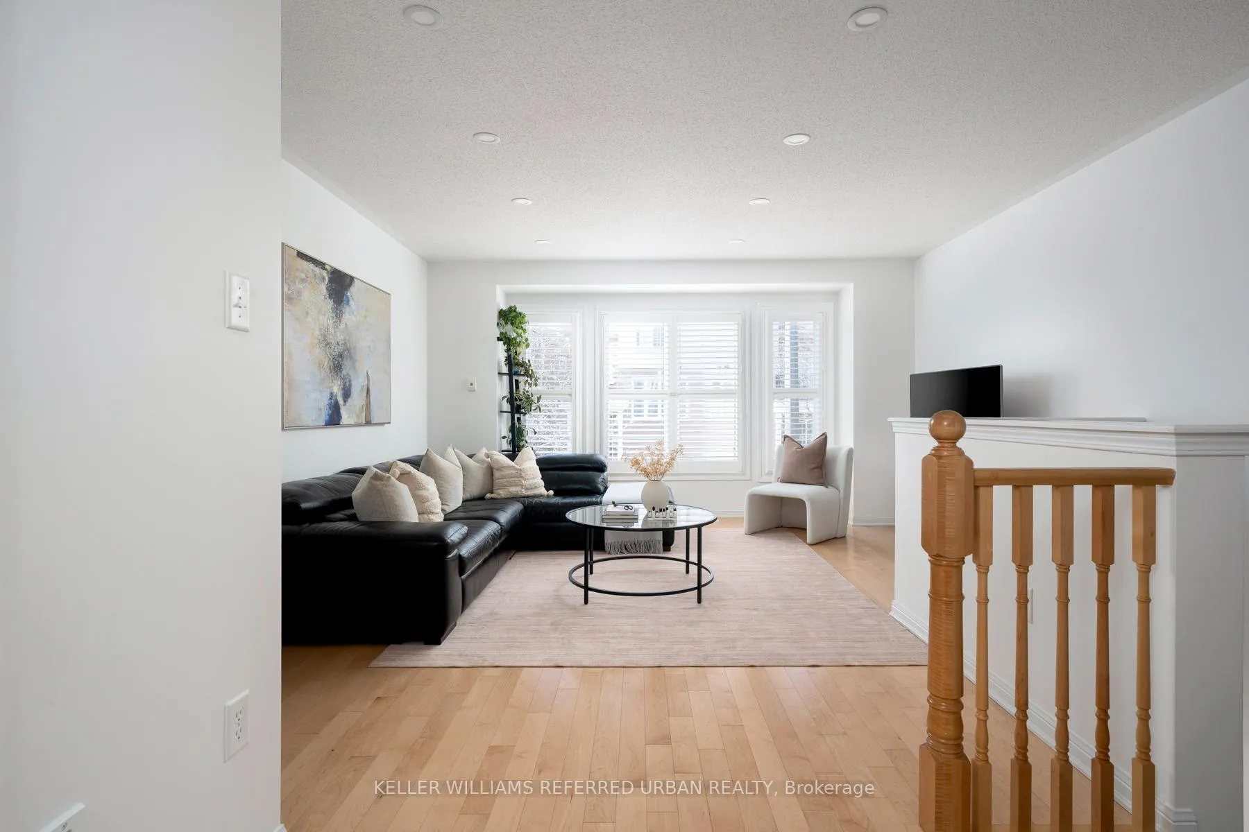 Photo 3 of 11 Winkler Terrace, Scarborough, Clairlea-Birchmount — HOMEH